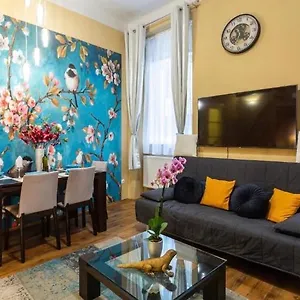 https://cherry-blossom-designer-apartment-in-the-center.inbudapesthotels.com
